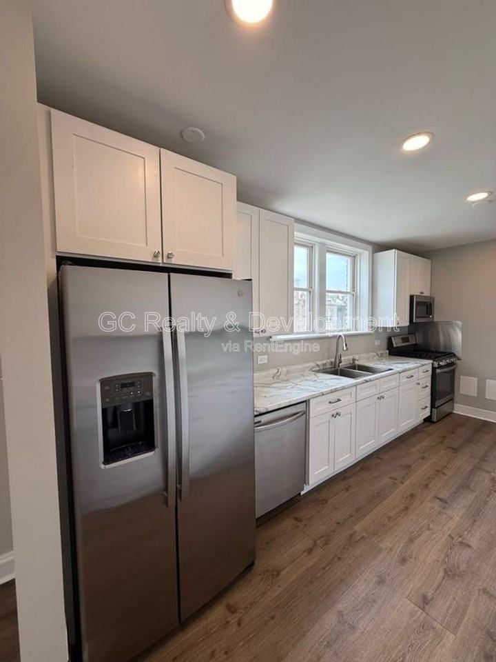 5730 N Christiana Ave #3 - Photo 7 of 12