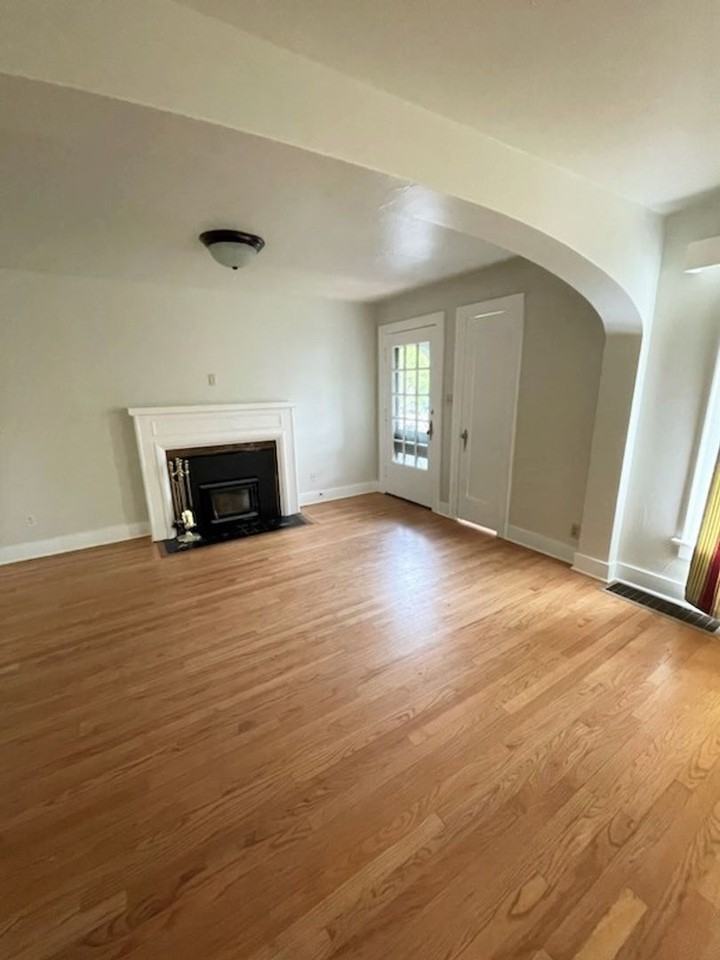 1455 Nw Harrison Blvd - Photo 3 of 35