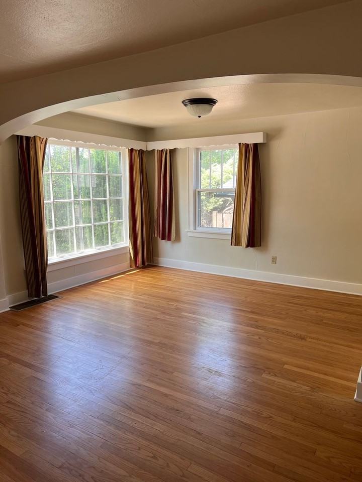 1455 Nw Harrison Blvd - Photo 4 of 35