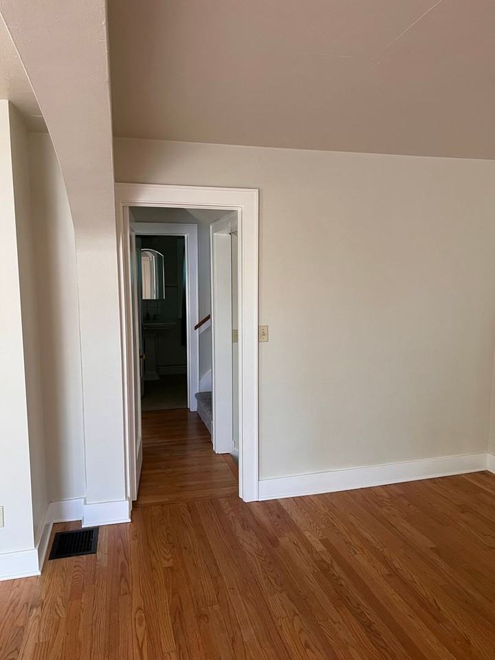 1455 Nw Harrison Blvd - Photo 5 of 35