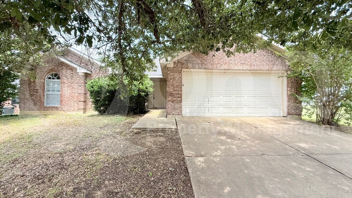 8001 Mourning Dove Dr - Photo 3 of 40