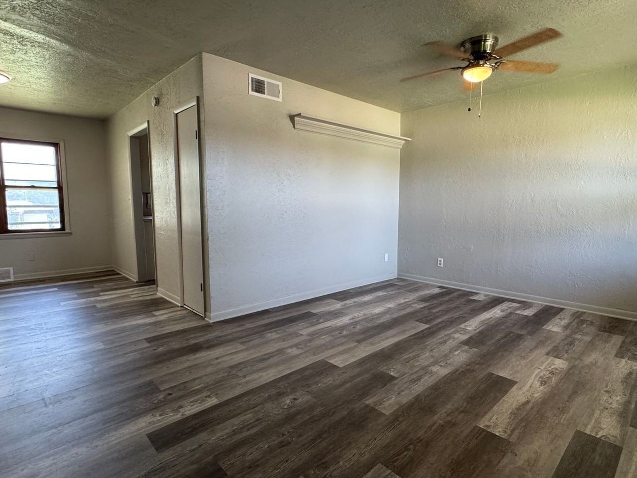 3818 Nw Lake Ave - Photo 2 of 13