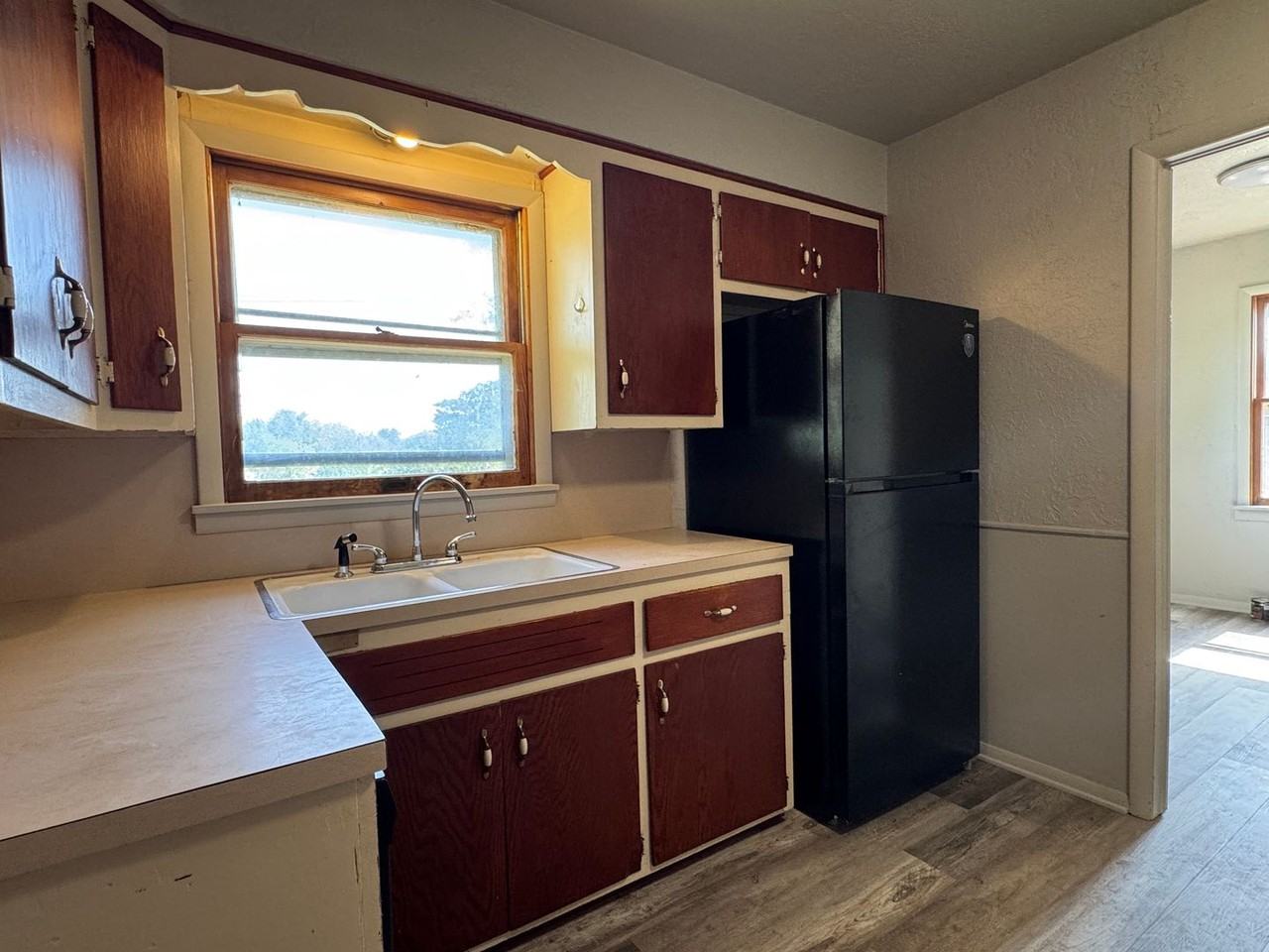 3818 Nw Lake Ave - Photo 4 of 13