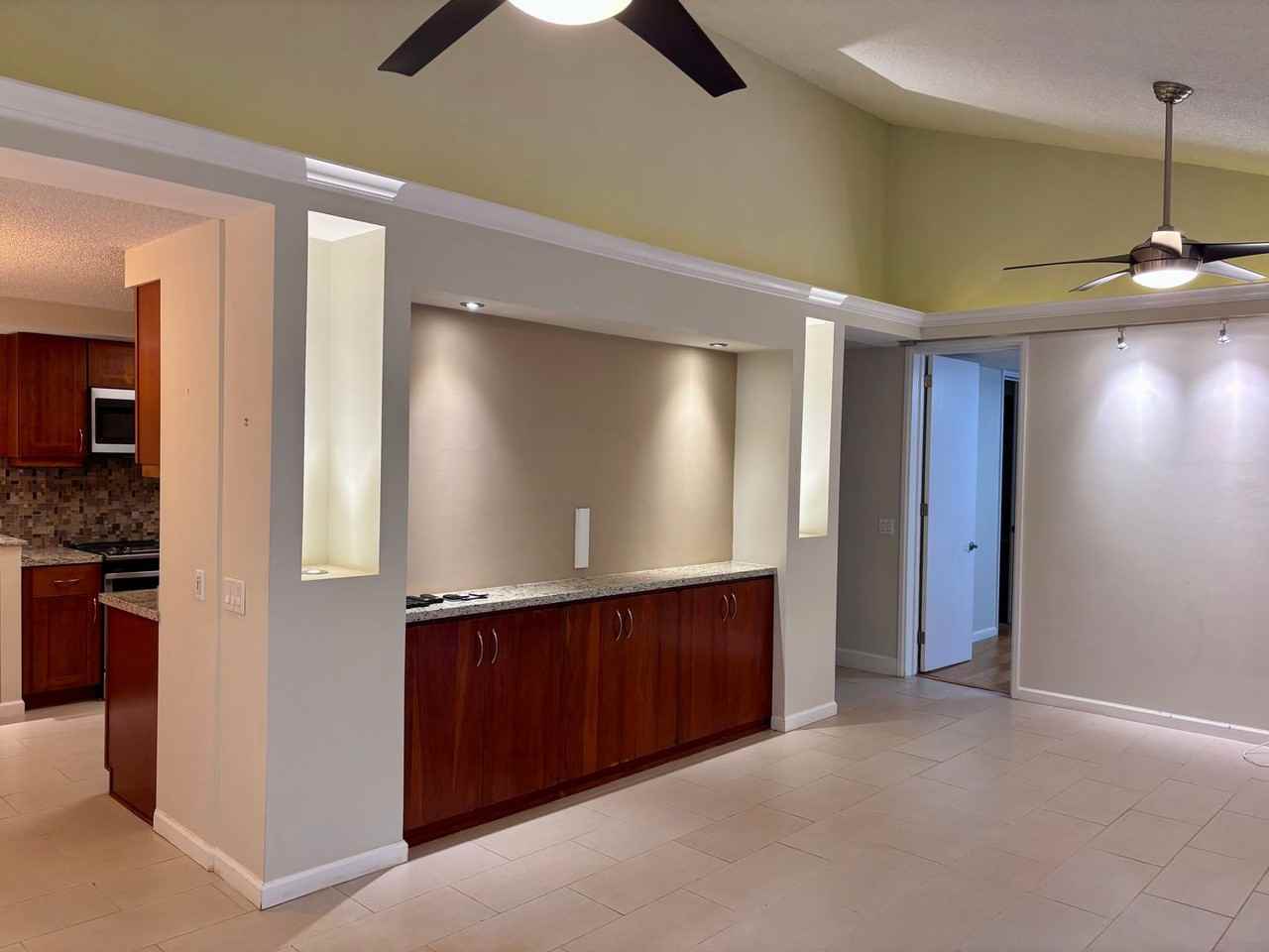 250 Kawaihae St #23A