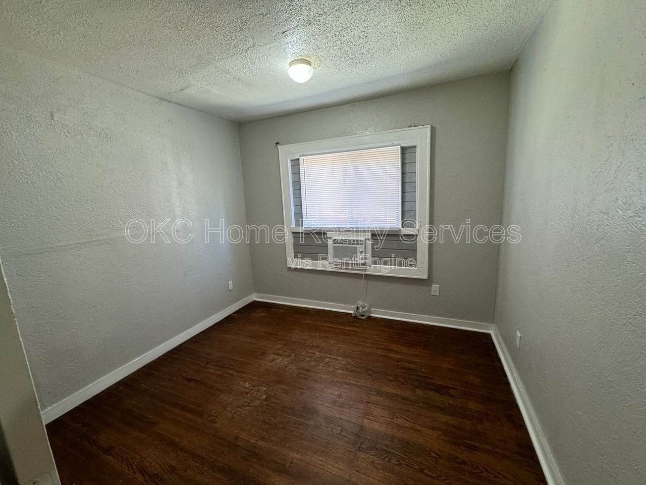 2820 Nw 23rd St - Photo 5 of 15