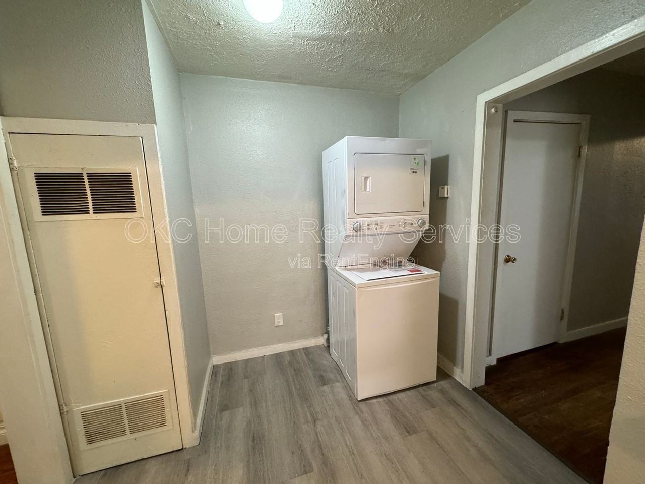 2820 Nw 23rd St - Photo 6 of 15