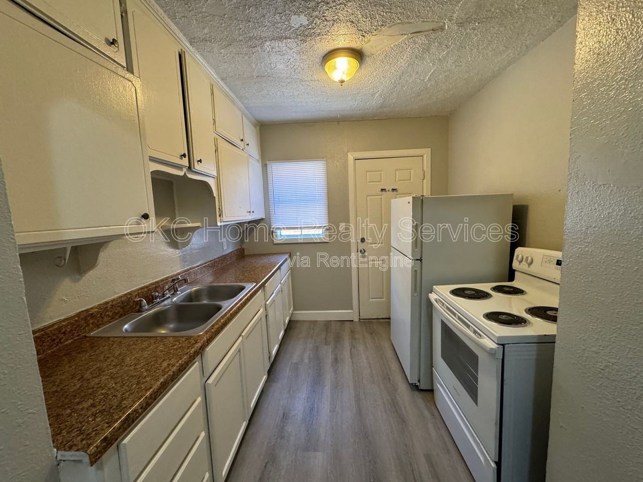 2820 Nw 23rd St - Photo 7 of 15