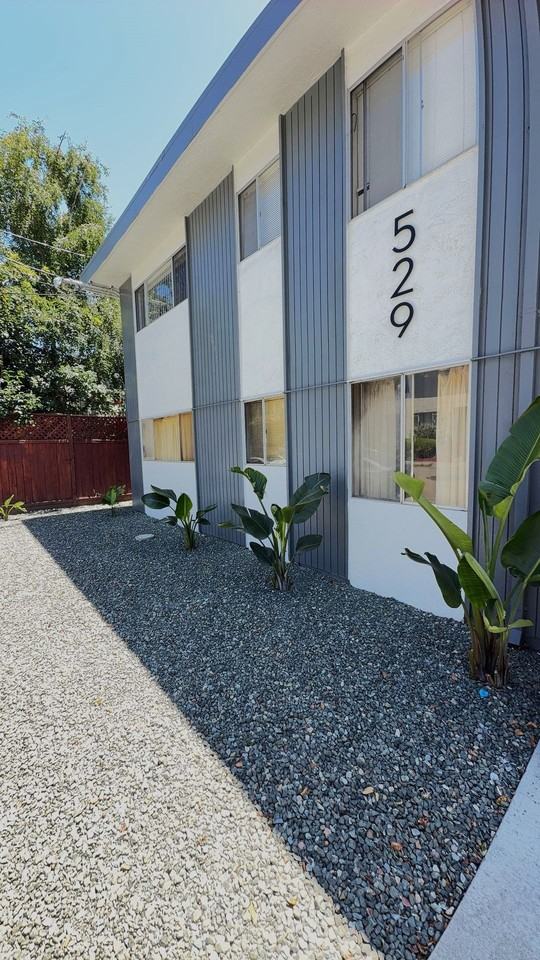 529 41st Street - Photo 4 of 5