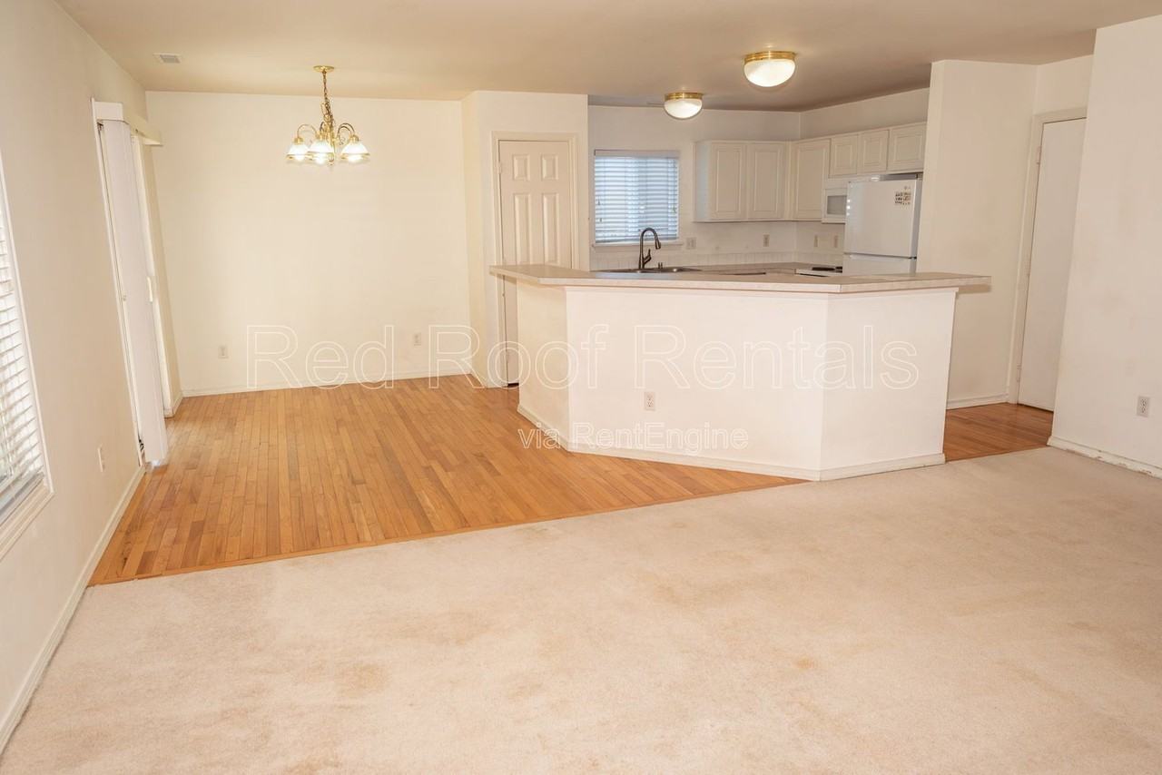 12922 158th Street Ct E - Photo 4 of 36