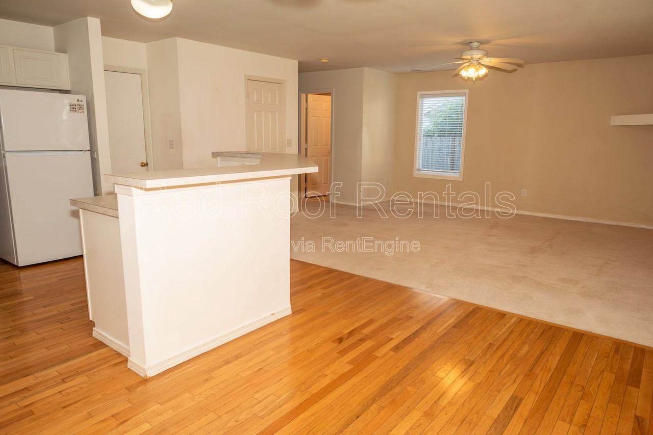 12922 158th Street Ct E - Photo 5 of 36