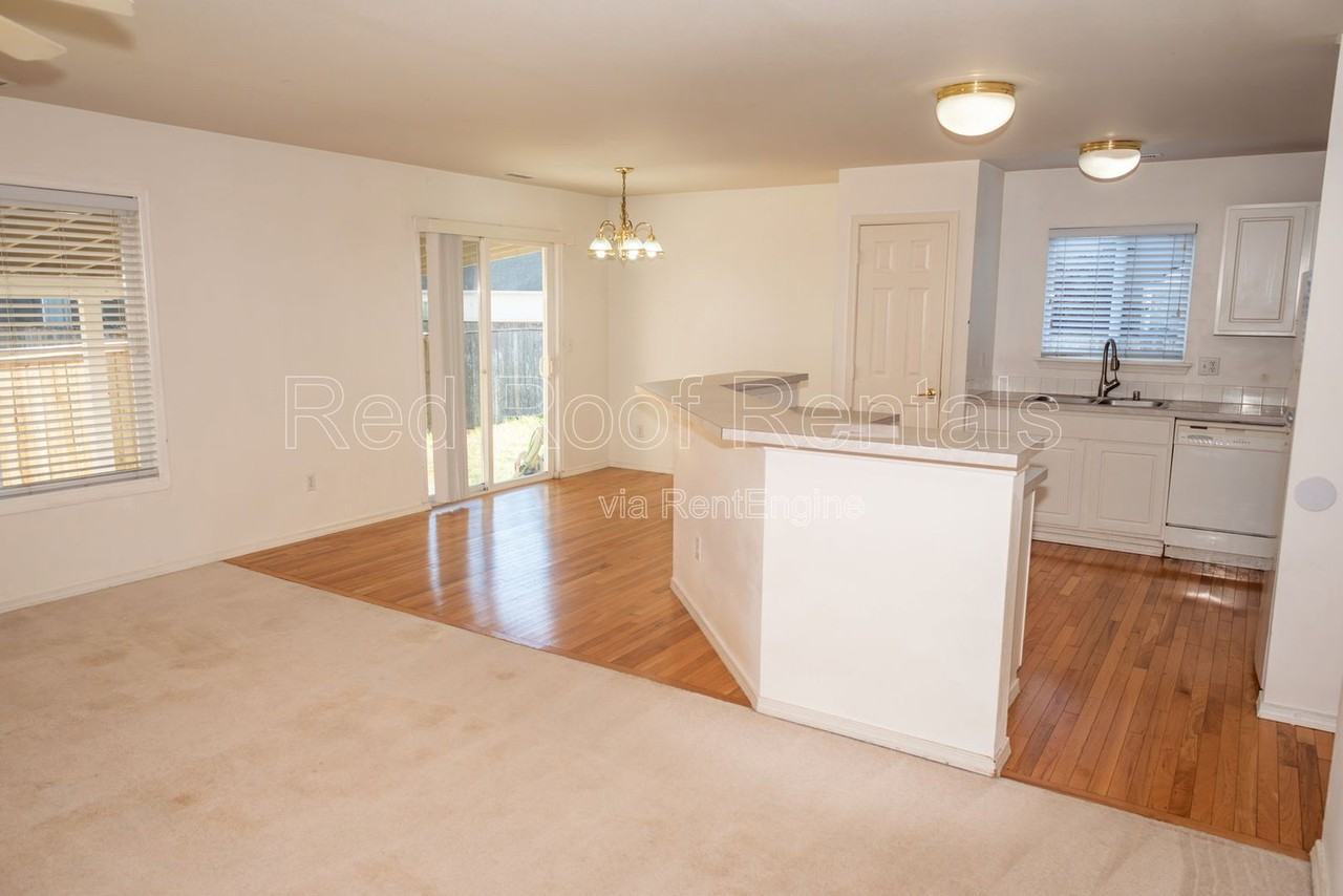 12922 158th Street Ct E - Photo 7 of 36
