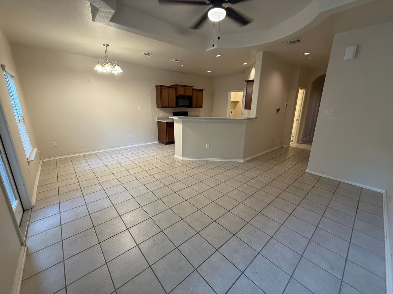 1427 Denver Blvd - Photo 4 of 23