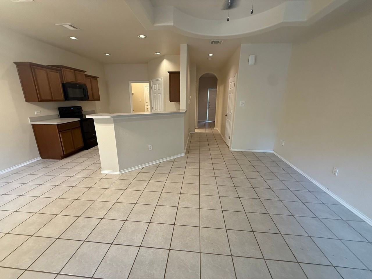 1427 Denver Blvd - Photo 5 of 23