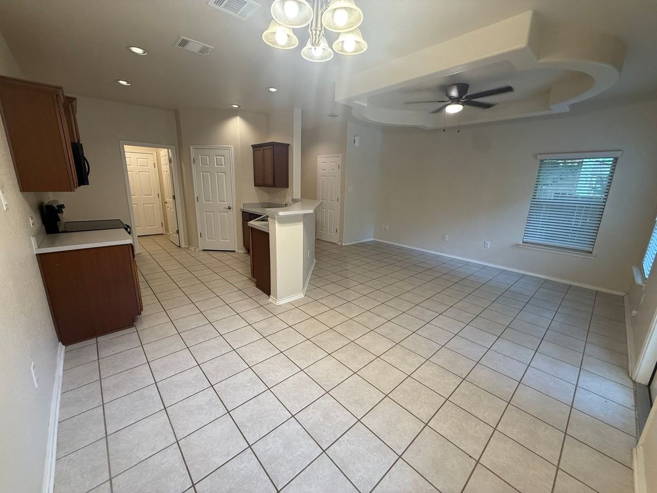1427 Denver Blvd - Photo 6 of 23
