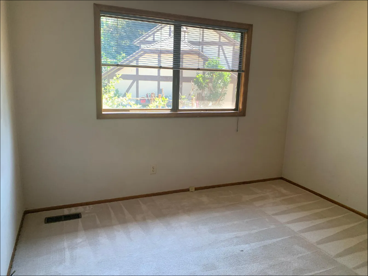2428 Ptarmigan St Nw - Photo 6 of 12