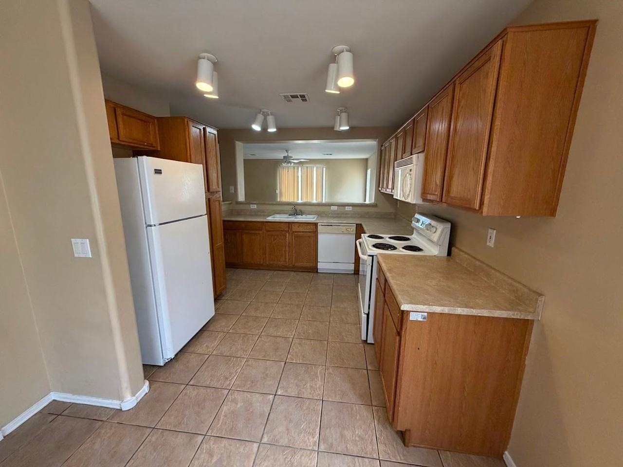 22651 W Pima St - Photo 4 of 21