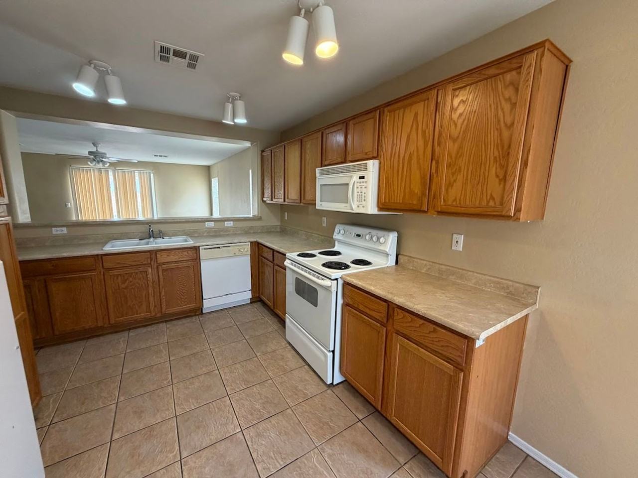 22651 W Pima St - Photo 5 of 21
