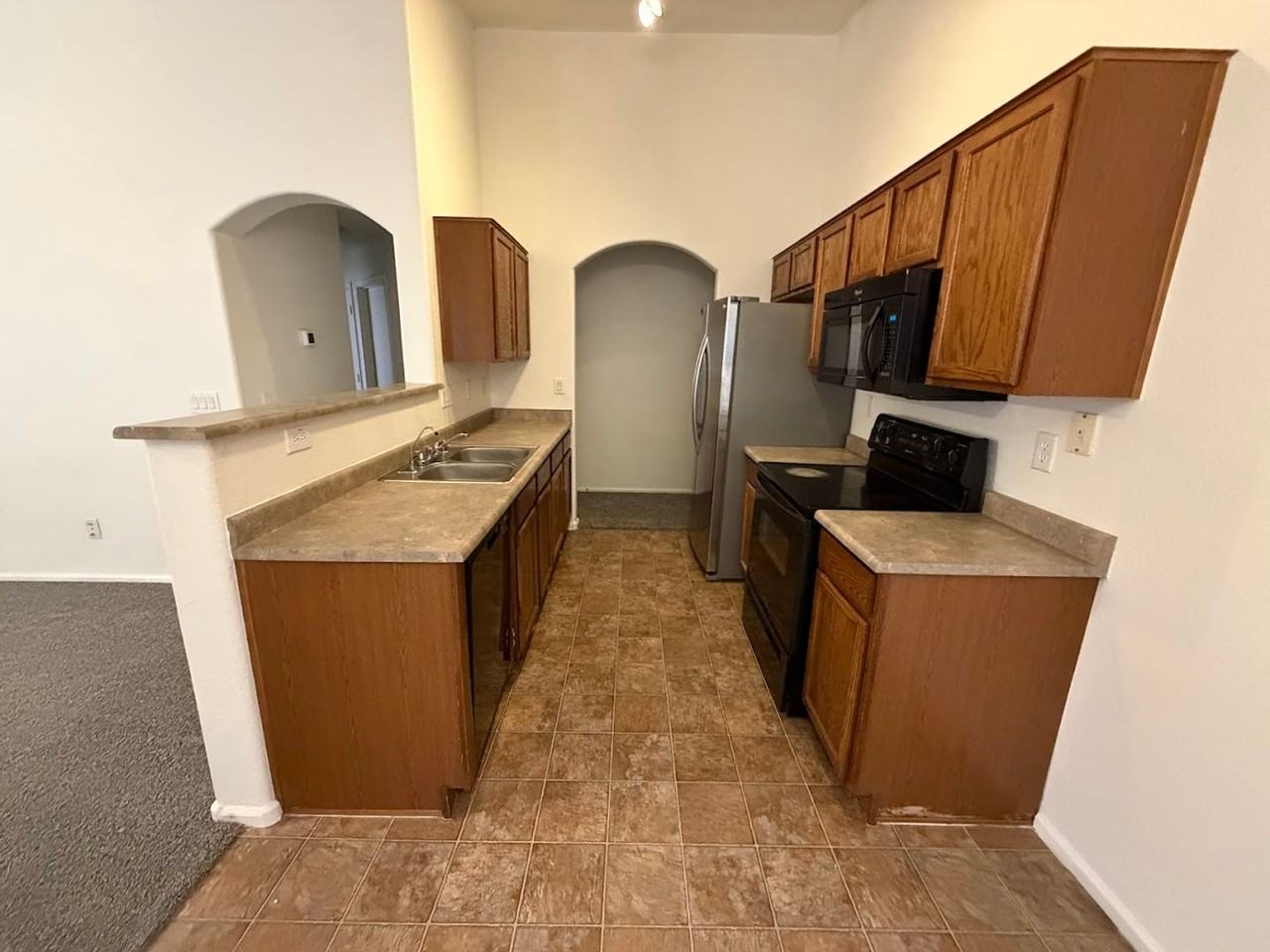 16248 W Moreland St - Photo 3 of 24