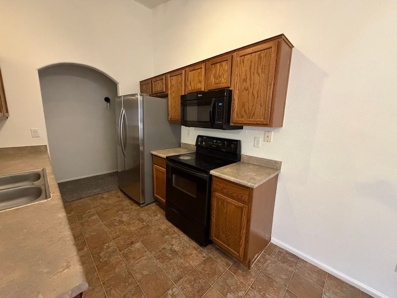 16248 W Moreland St - Photo 5 of 24
