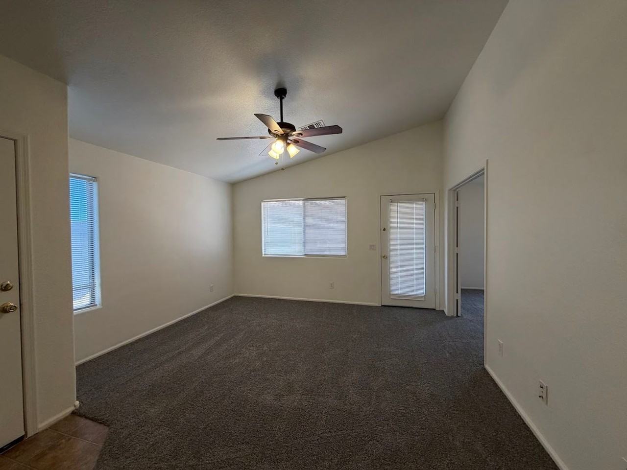 16248 W Moreland St - Photo 6 of 24