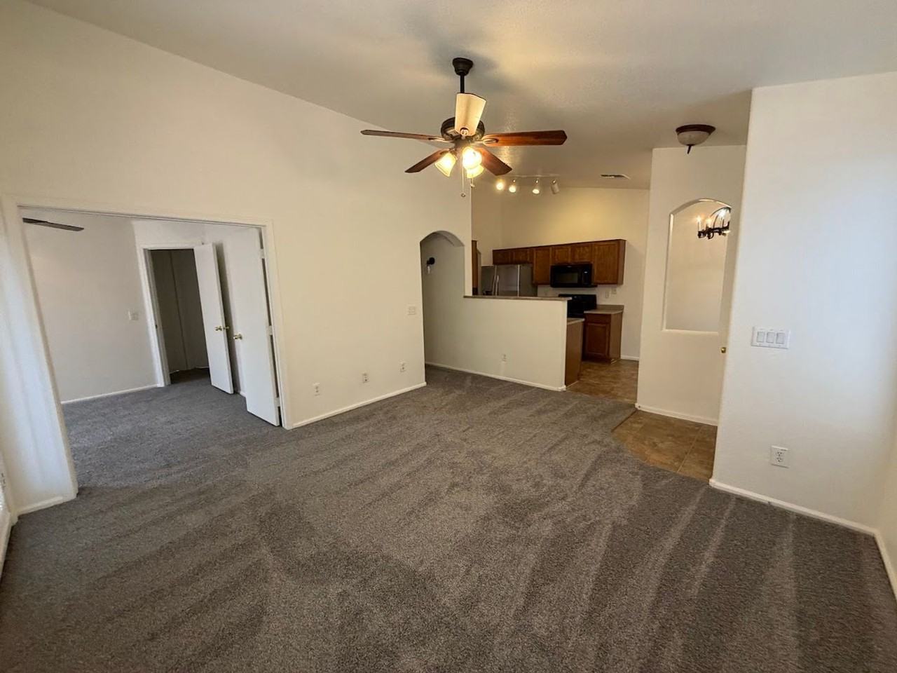 16248 W Moreland St - Photo 7 of 24