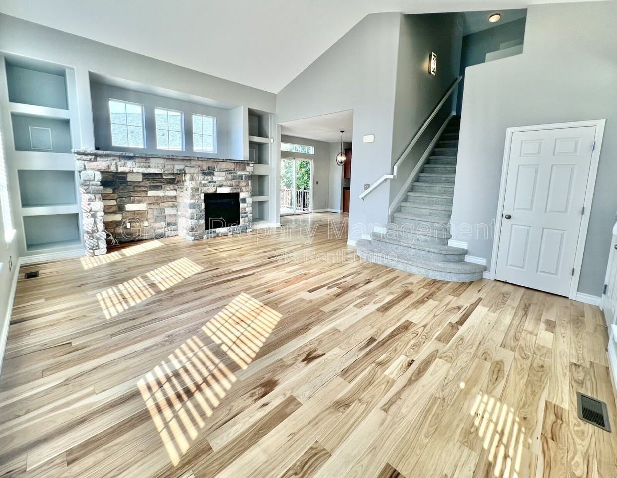 5574 S Buchanan St - Photo 3 of 30