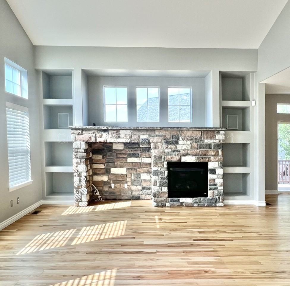 5574 S Buchanan St - Photo 4 of 30