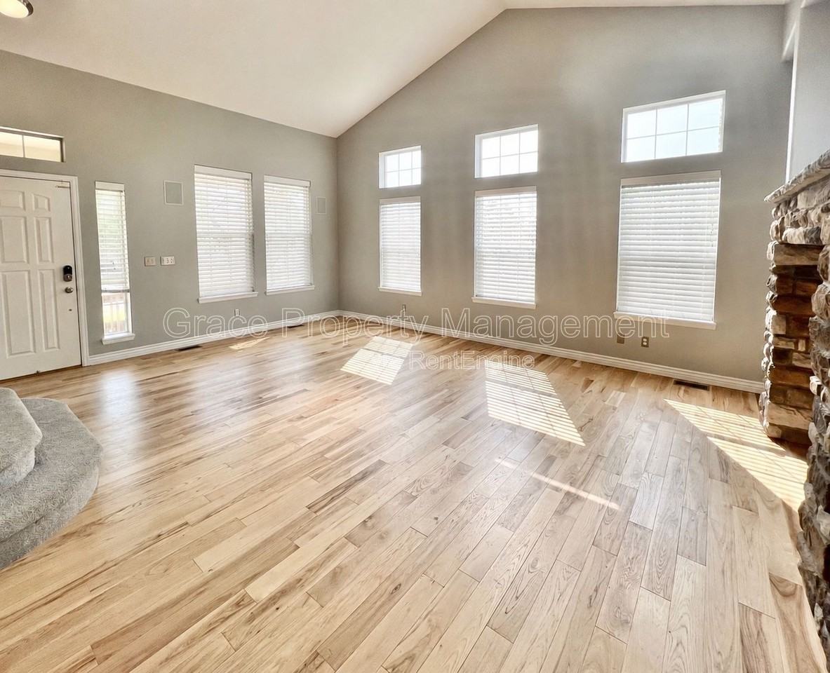 5574 S Buchanan St - Photo 5 of 30