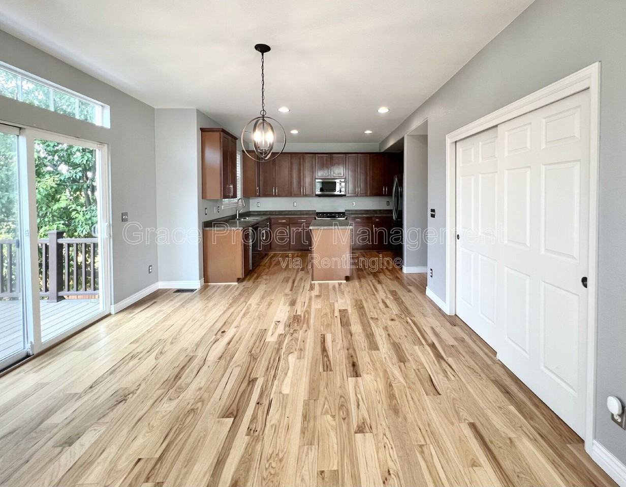5574 S Buchanan St - Photo 6 of 30
