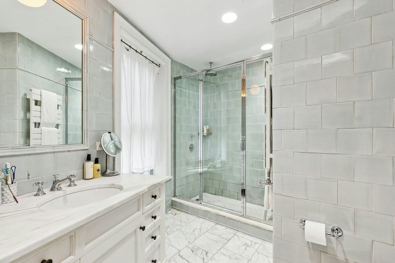 277 W 12th St - Photo 2 of 21