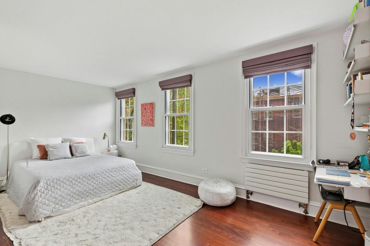 277 W 12th St - Photo 4 of 21