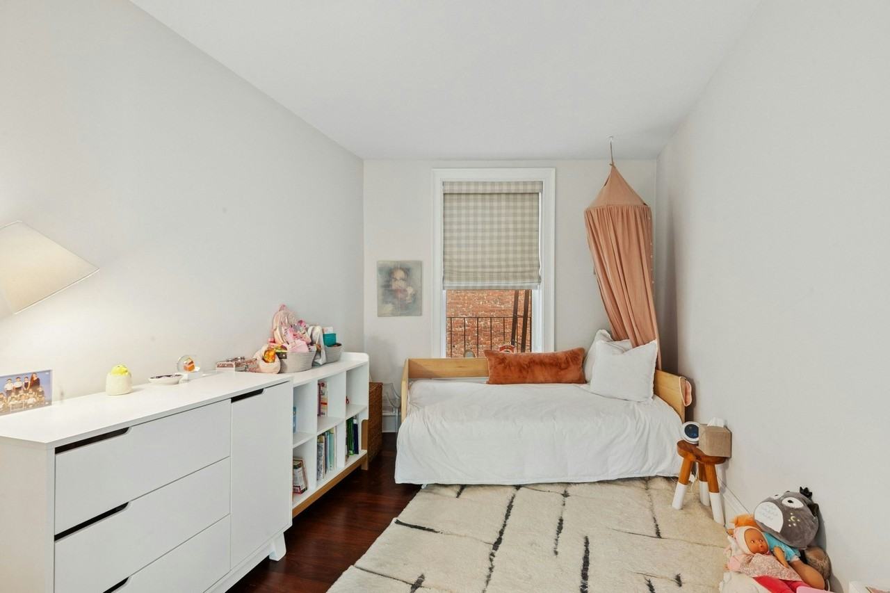 277 W 12th St - Photo 6 of 21