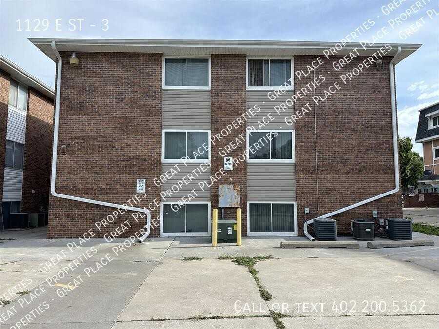 1129 E St #3 - Photo 4 of 26