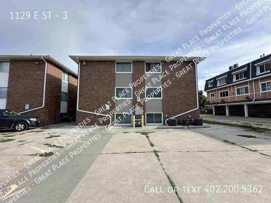 1129 E St #3 - Photo 5 of 26