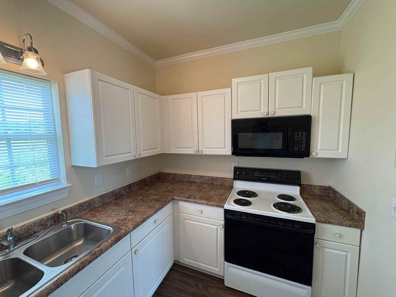 215 Yvon St - Photo 5 of 11