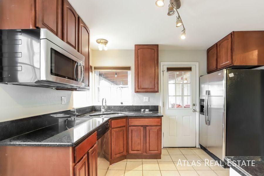 2920 S Glencoe St - Photo 5 of 19