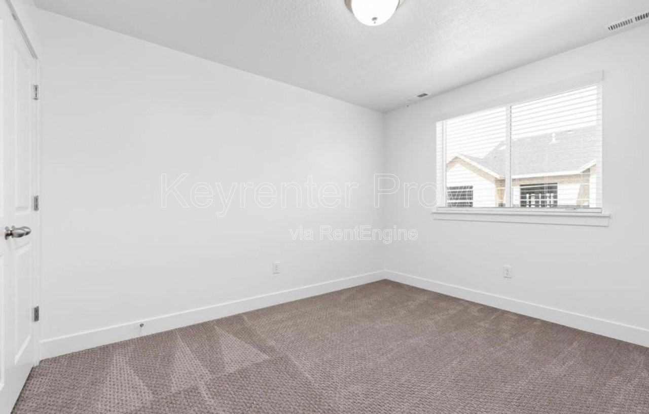 909 N 1300 E - Photo 7 of 14