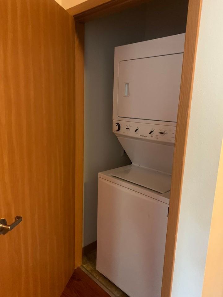 1807 S 92nd St - Photo 5 of 17