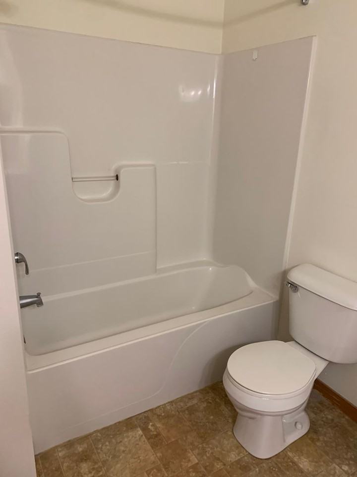 1807 S 92nd St - Photo 6 of 17
