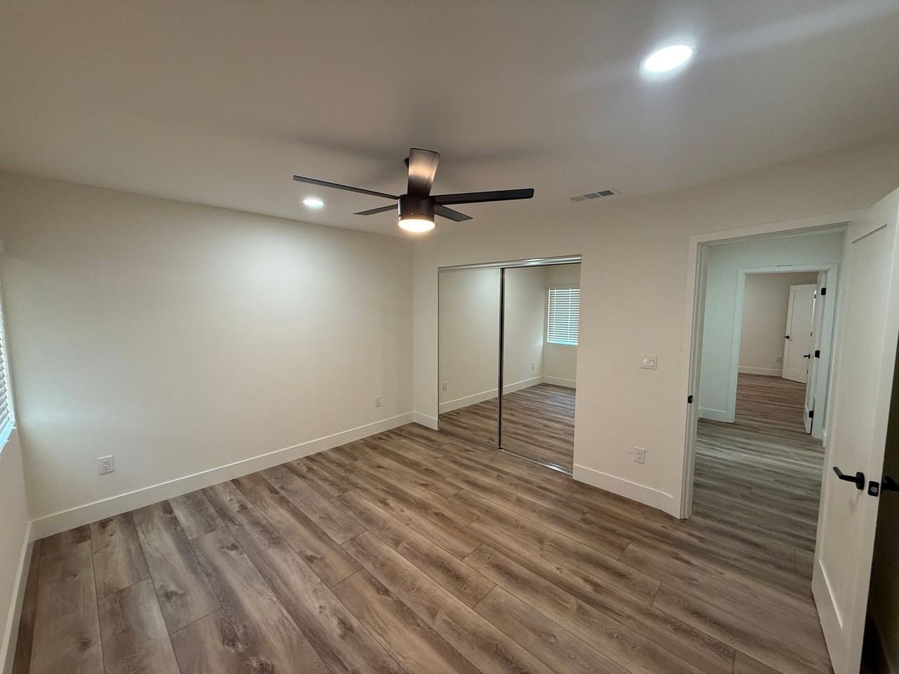 5077 Rockford Dr - Photo 5 of 14