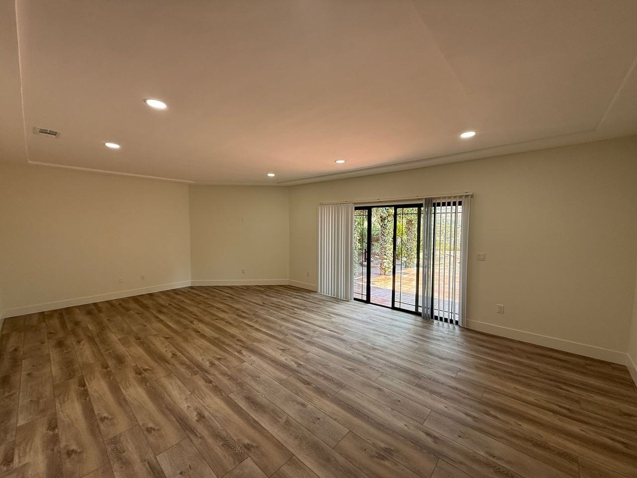 5077 Rockford Dr - Photo 6 of 14