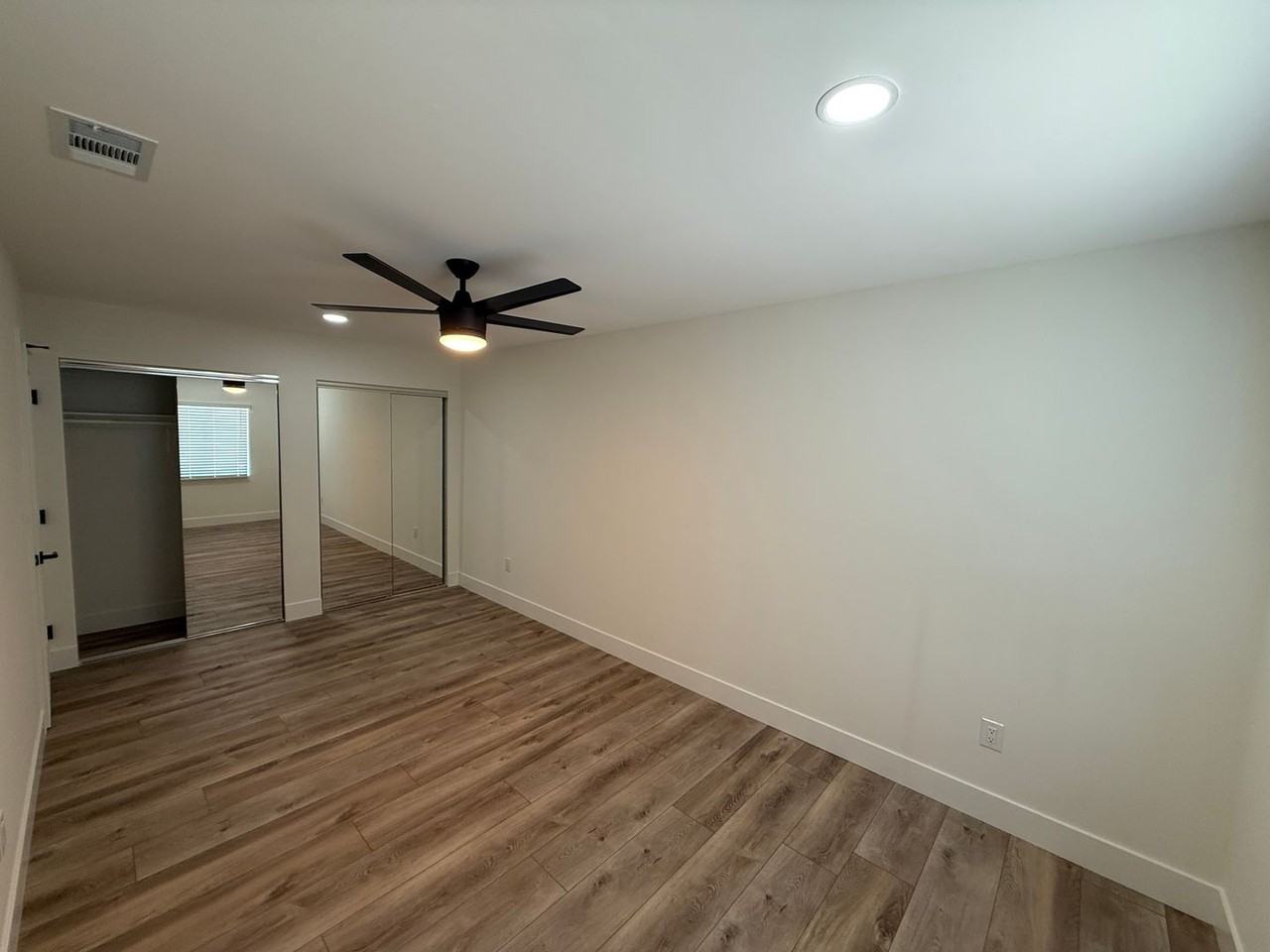 5077 Rockford Dr - Photo 7 of 14