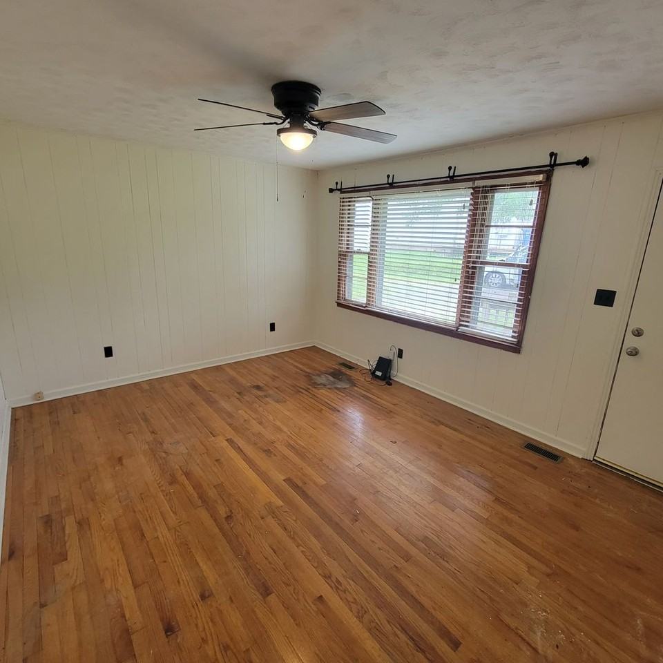 1508 Holladay Rd - Photo 5 of 16