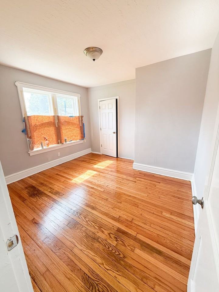 2555 Hord Ave - Photo 4 of 10