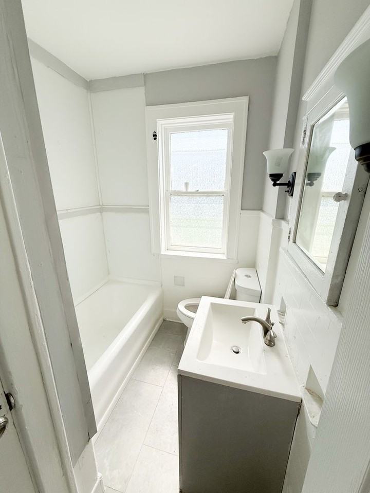 2555 Hord Ave - Photo 5 of 10