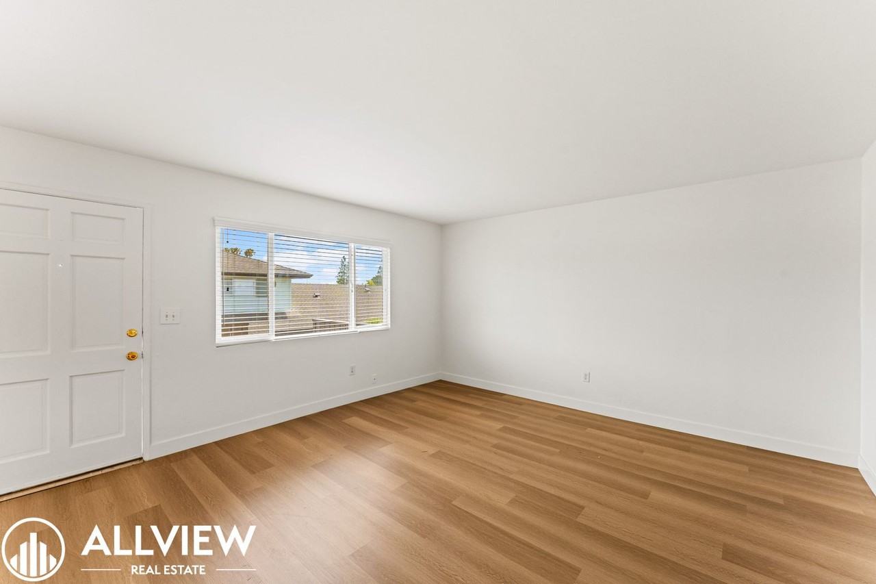 16682 Bartlett Ln - Photo 4 of 16