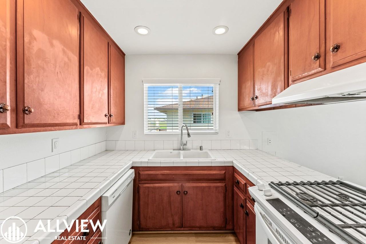 16682 Bartlett Ln - Photo 7 of 16