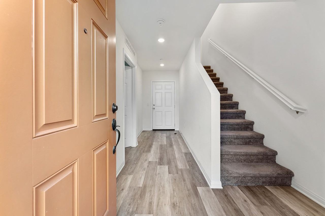 14055 Ruby Ln - Photo 4 of 37