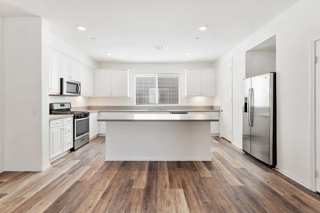 14055 Ruby Ln - Photo 6 of 37