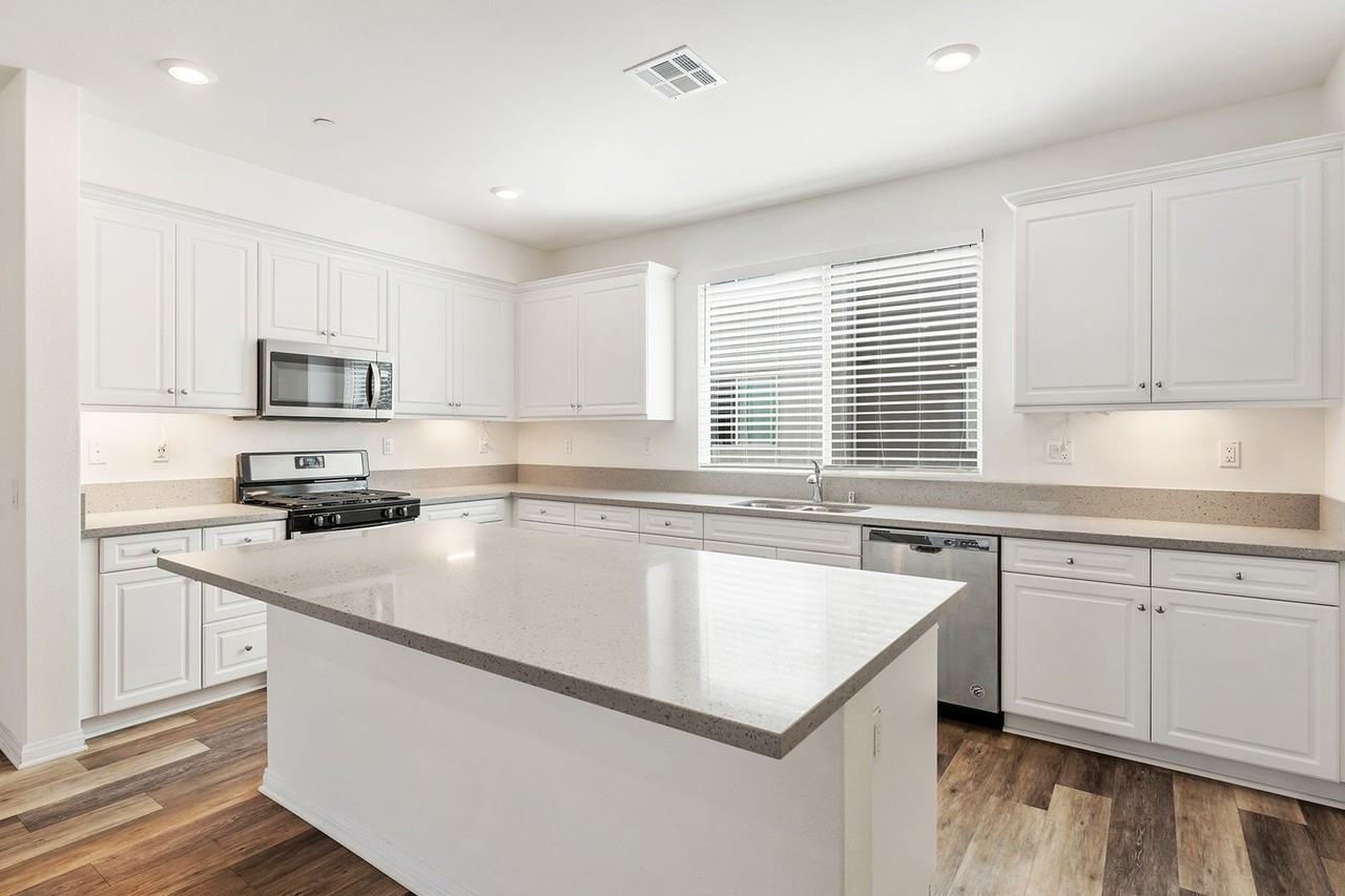 14055 Ruby Ln - Photo 7 of 37